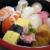 昔ながらの桶に入った握り寿司の無料写真